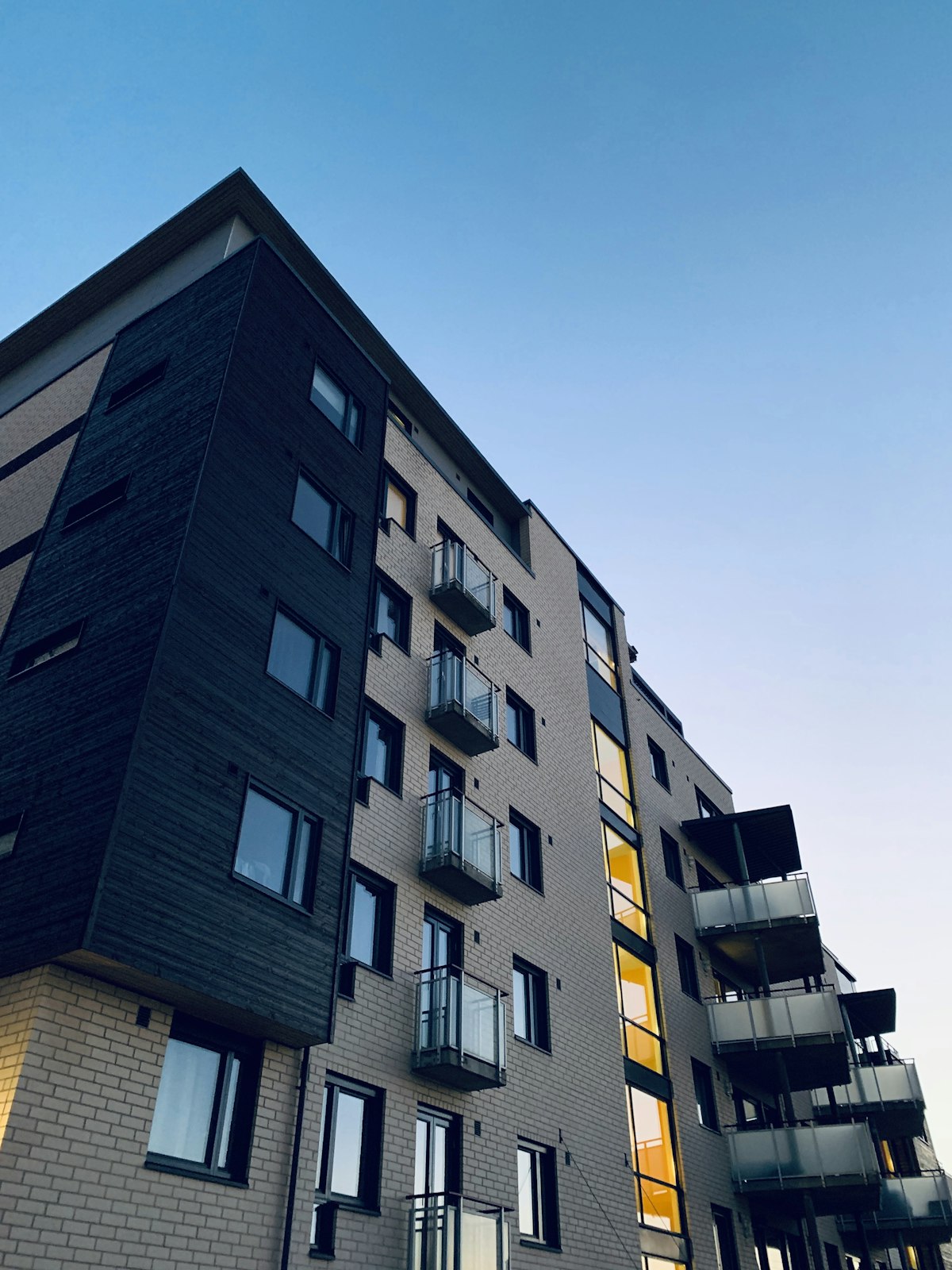 Boligblokk i nabolag – nabokonflikter er blant de vanligste tvistene i Norge